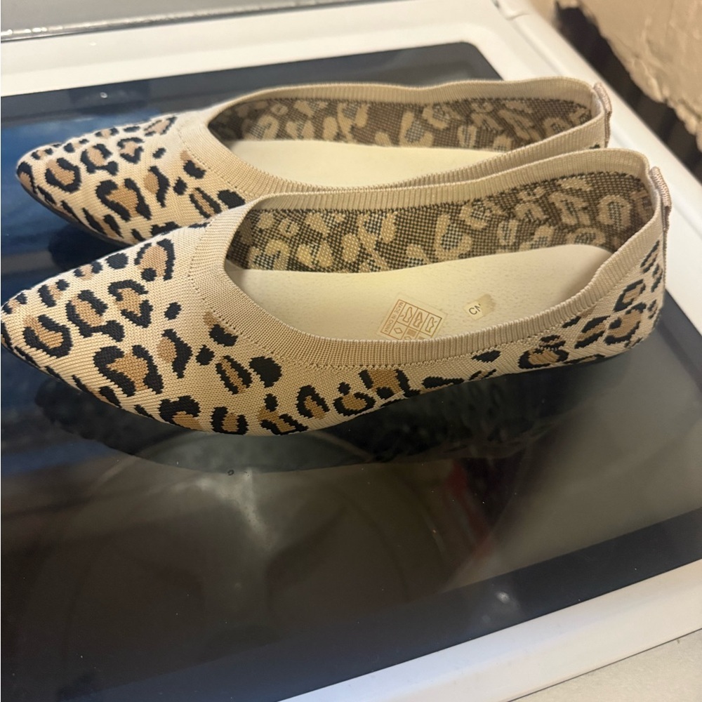 Leopard Print Women's‎ Flats - Picture 2 of 2